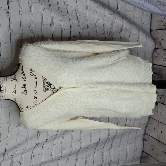 Michael Stars Sweaters - MICHAEL STARS Eyelash Front V-neck Cardigan In Cream Size Medium